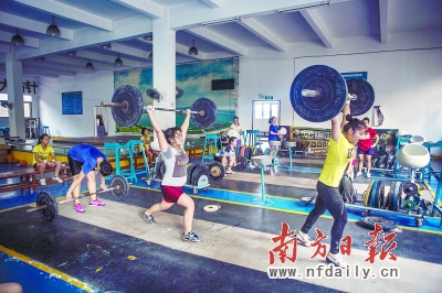 ÿ�����磬��Ա�Ƕ�Ҫ����ѵ����ÿ��һ���ۼ�Ҫ��3�ֵ�������