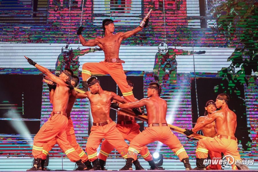 ���������ܶӾٰ콡������ �����ٱ���������